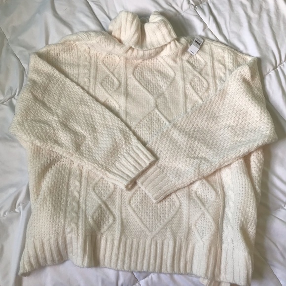 American Eagle Outfitters Sweaters - AERIE AMERICAN EAGLE COZY WHITE TURTLENECK SWEATER